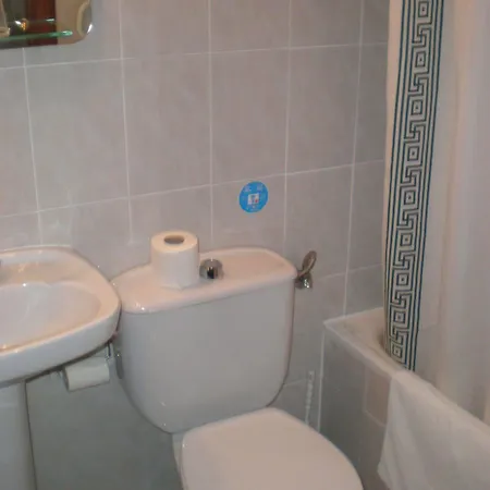 Hostal Esmeralda Madrid Buitenkant foto