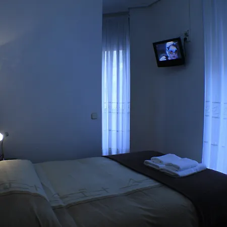 Hostal Esmeralda Madrid Buitenkant foto