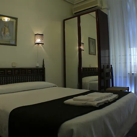 Hostal Esmeralda Madrid Buitenkant foto